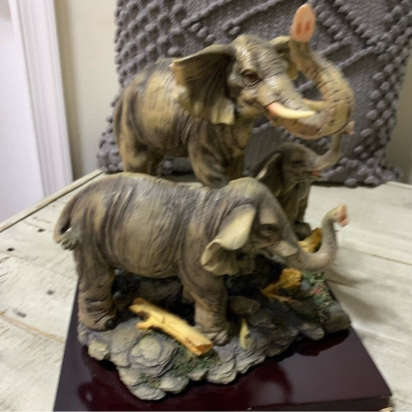 Vintage De Capoli Elephant Family Figurine - Picture 6 of 12